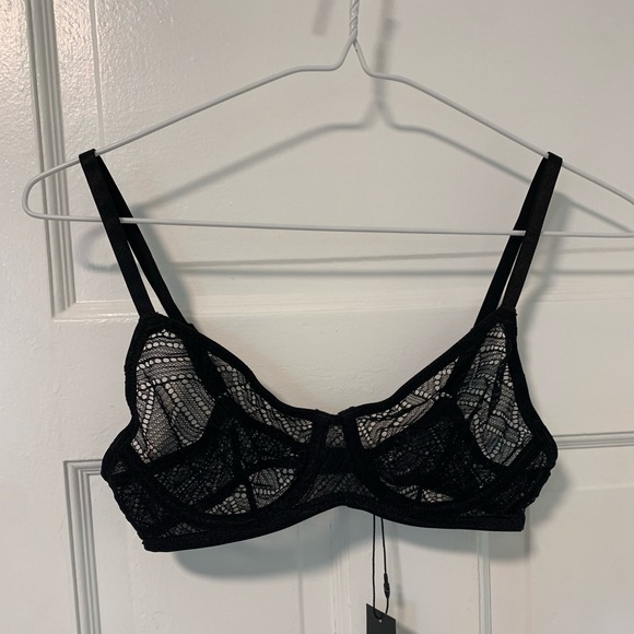 Gorgeous black lace bra - Picture 3 of 5
